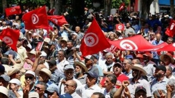 Tunus'ta görevden alınan hakimler açlık grevine hazırlanıyor