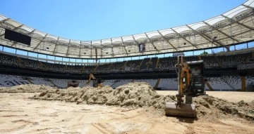 Tüpraş Stadyumu’nda saha zemini yenileme çalışmaları başladı