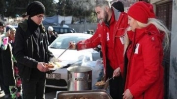 Türk Kızılay, Diyarbakır'da günde 40 bin depremzedeye sıcak yemek dağıtıyor