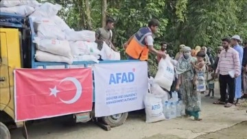 Türkiye'nin, sel afetinden etkilenen Bangladeş'e insani yardımları sürüyor