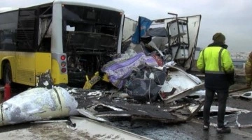 Tuzla'da tır, yol bakım aracı ve İETT otobüsüne çarptı: 2 kişi öldü, 2 kişi yaralı