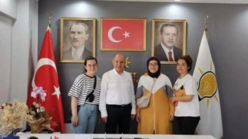 Üçüz kardeşler AK Parti'ye üye oldu