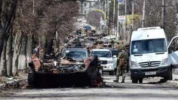 Ukrayna Başkanı Zelenskiy Rusların çekildiği kentleri ziyaret etti