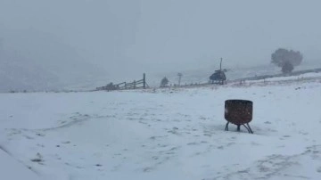 Uludağ&rsquo;da lapa lapa kar yağışı! Yarım metreye yaklaştı