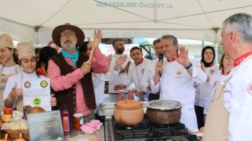 Ünlü şef Cüneyt Asan genç şeflerle birlikte yemek dağıttı