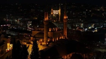 Üsküdar'da çifte ezan geleneği yaşatılıyor