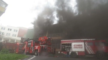 Üsküdar'da 4 katlı otoparkta feci yangın