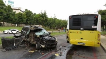 Üsküdar'da İETT ve cip kazası!