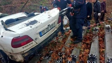 Üst geçitten düşen otomobilin sürücüsü hayatını kaybetti