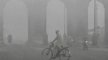 Uzaydan bile görülebiliyor...Pakistan’da hava kirliliği alarmı!