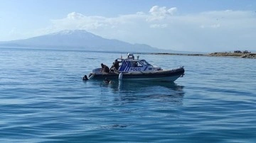 Van Gölü'nde kayboldu: 'ROV' cihazı ile aranıyor