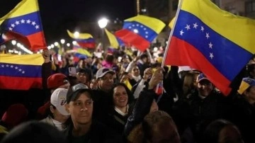 Venezuela'da iktidar da muhalefet de sokağa indi