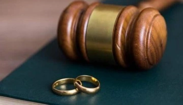 Yargıtay&rsquo;dan sadakatsiz eş kararı: Tazminat ödeyecek