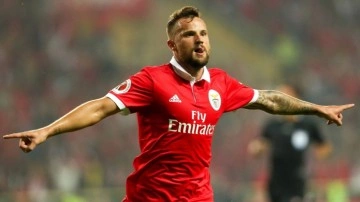 Yıldız futbolcu tamam! Haris Seferovic özel uçakla İstanbul'a geliyor!