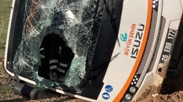 Yolcu midibüsü ile kamyon çarpıştı. Eskişehir'deki kazada 11 kişi yaralandı