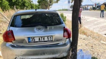 Yoldan çıkan otomobil ağaca çarptı: 4 yaralı