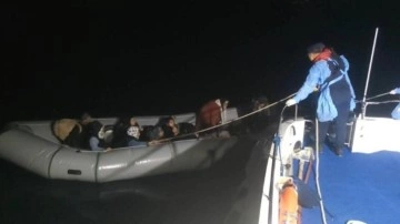 Yunanistan'ın ölüme ittiği 77 göçmen daha kurtarıldı
