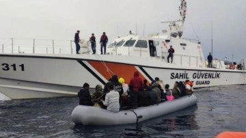 Yunanistan'ın ölüme terk ettiği 35 düzensiz göçmen kurtarıldı