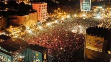 Zeynep Bastık'ın konser verdiği Diyarbakır'da hayat durdu! Tam 70 bin kişi katıldı