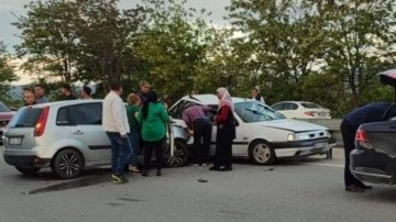 Zincirleme kazaya ilk müdahaleyi belediye başkanı ve doktor eşi yaptı