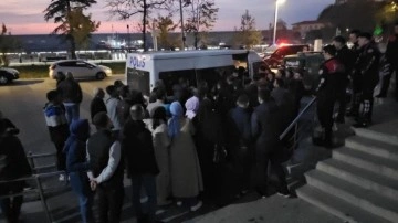 Zonguldak’ta 2 kişiyi bıçaklayan zanlı, linç girişimine uğrayıp serbest kaldı